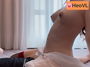 Làm tình em ghệ trung vú trắng tròn