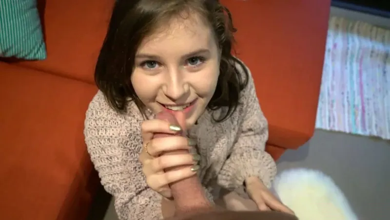 Bắn tinh ngập chiếc âm đạo hồng của người tình dễ thương