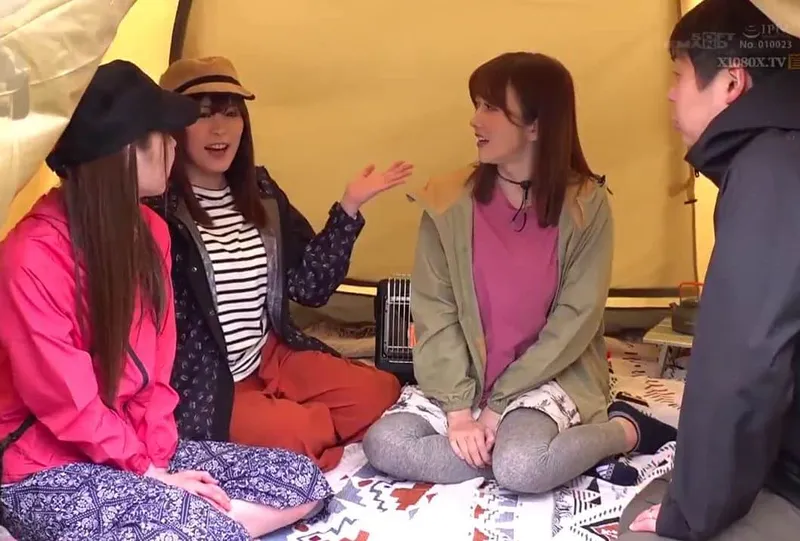 Chuyện lạ đời, ông xã thay vợ đi cắm trại với mấy cô bạn của bà xã ở khu phố…