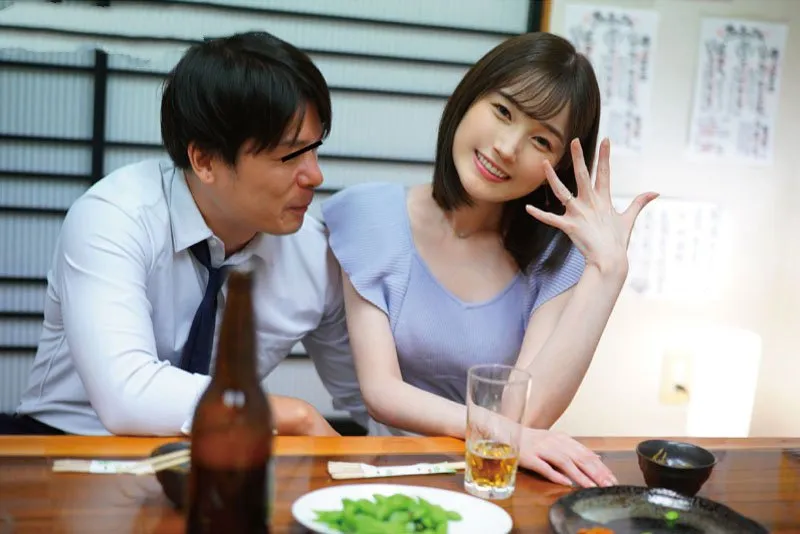 Vợ yêu xin chồng đi họp lớp rồi mất liên lạc sau khi tình cũ đưa vào khách sạn